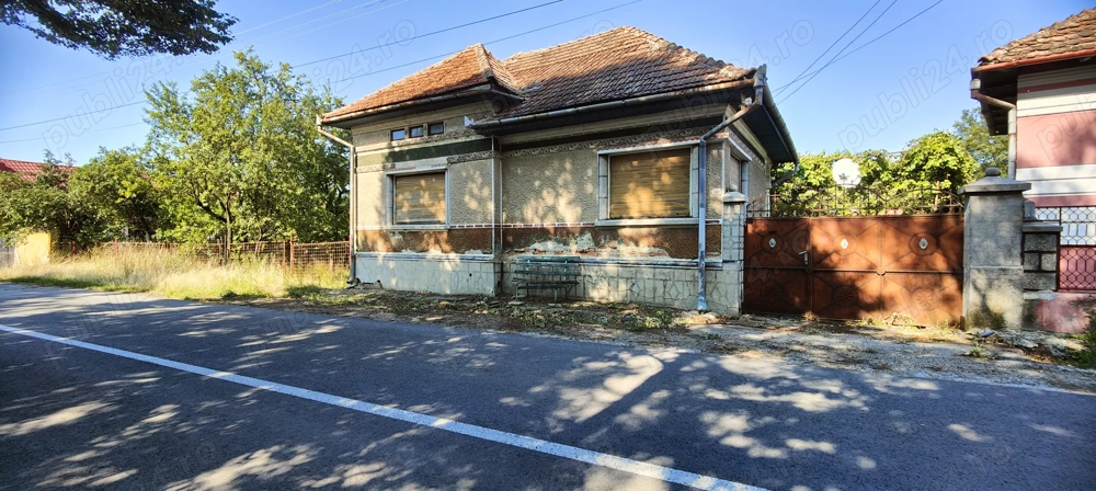 De vânzare casa părintească+livada,ambele la soseaua principala De vânzare casa părintească+livada,ambele la soseaua principala