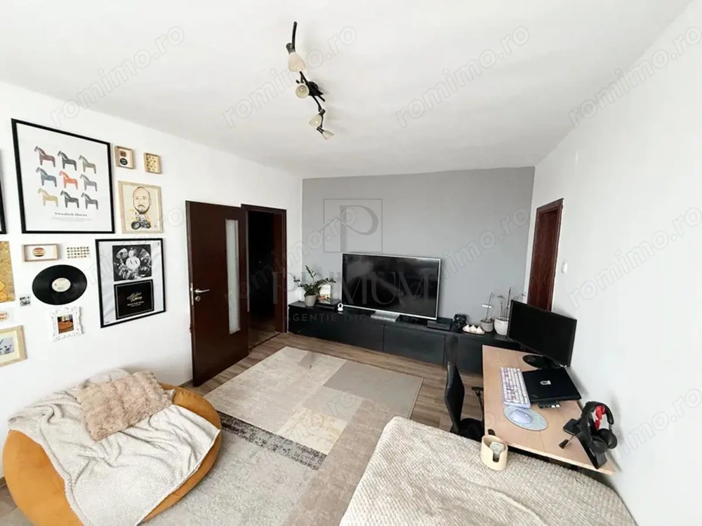 COMPLEX STUDENTESC - 3 cam - Spatios - Centrala Proprie - Lift - POZITIE EXCELENTA