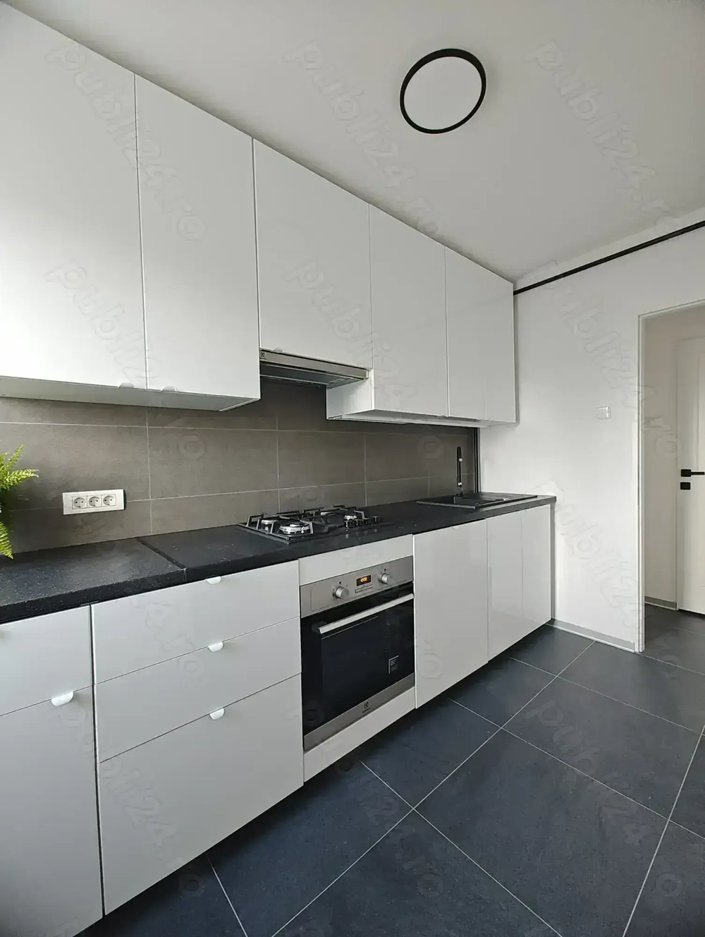 Inchiriez apartament 4 camere, ultracentral Timisoara