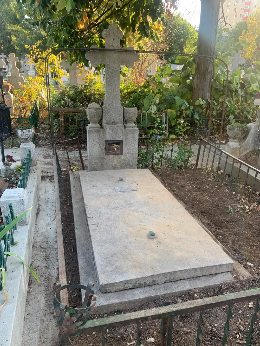 2 locuri de veci 2m x 3m (loc dublu) in Cimitirul parohial- Buna Vestire-Bellu