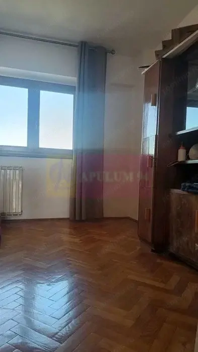 Vanzare apartament 3 camere in zona Stirbei Voda, stradal, lux