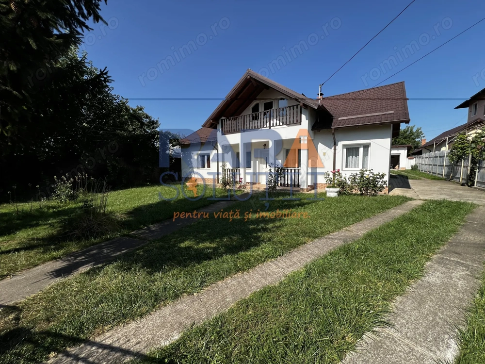 Casă 2015 - 4 dormitoare, 2 băi, 2 bucătării Casă 2015 - 4 dormitoare, 2 băi, 2 bucătării