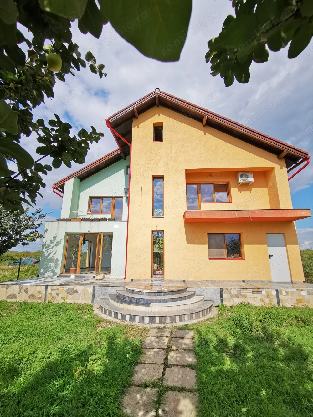 Vand vila noua, fiecare dormitor cu baie retea de gaz noua