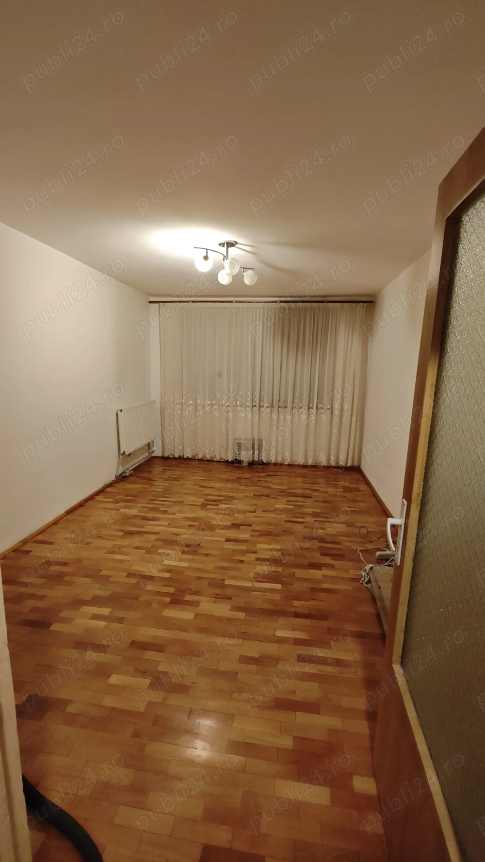 Vând Apartament 3 camere  Vând Apartament 3 camere