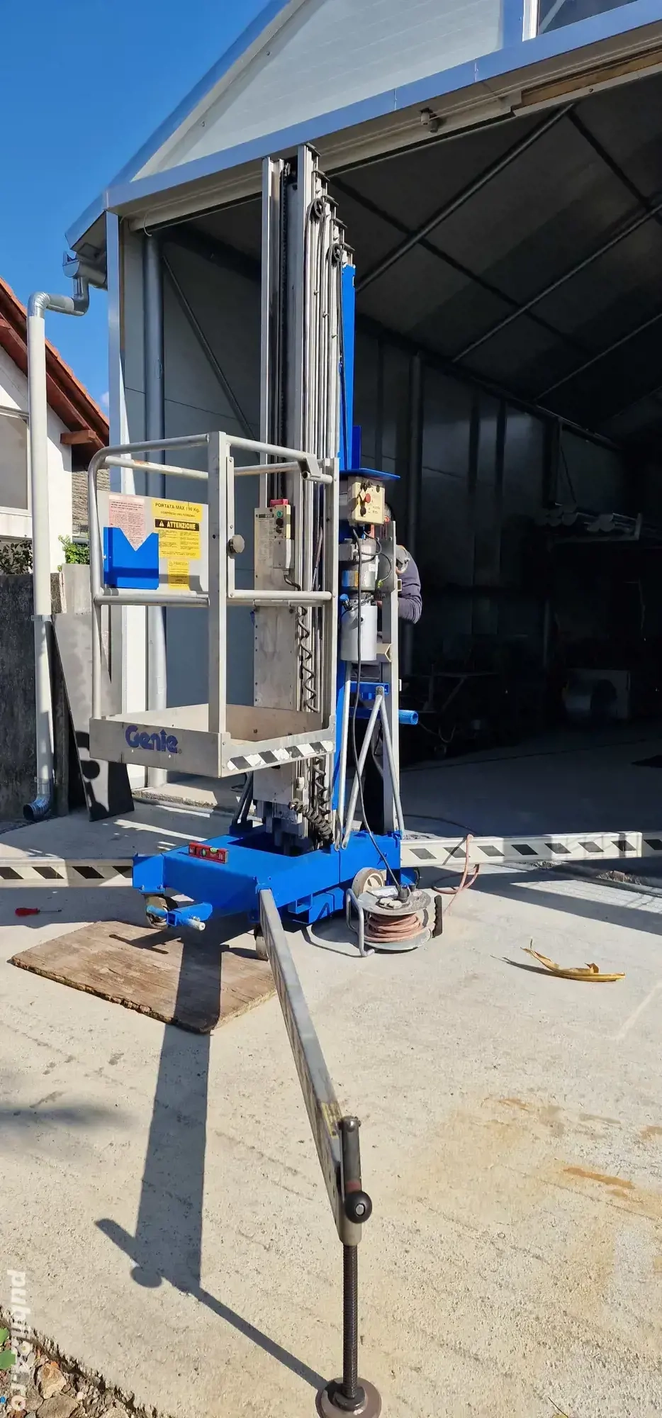 Vand lift nacela platforma ridicare eletrica 220 v  Genie 12 metrii ( nacela interior 12 m)