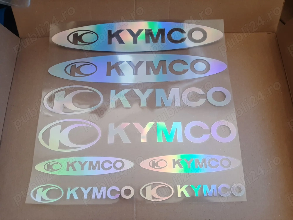 Set coală 10 stikere KYMCO reflectorizante cameleon abțibilduri Set coală 10 stikere KYMCO reflectorizante cameleon abțibilduri