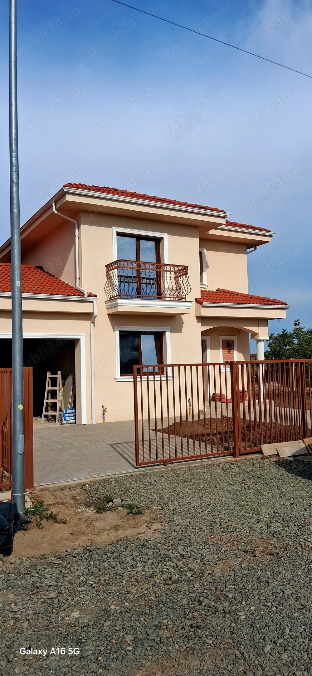 Proprietar vand casa cu garaj Dumbravita 
