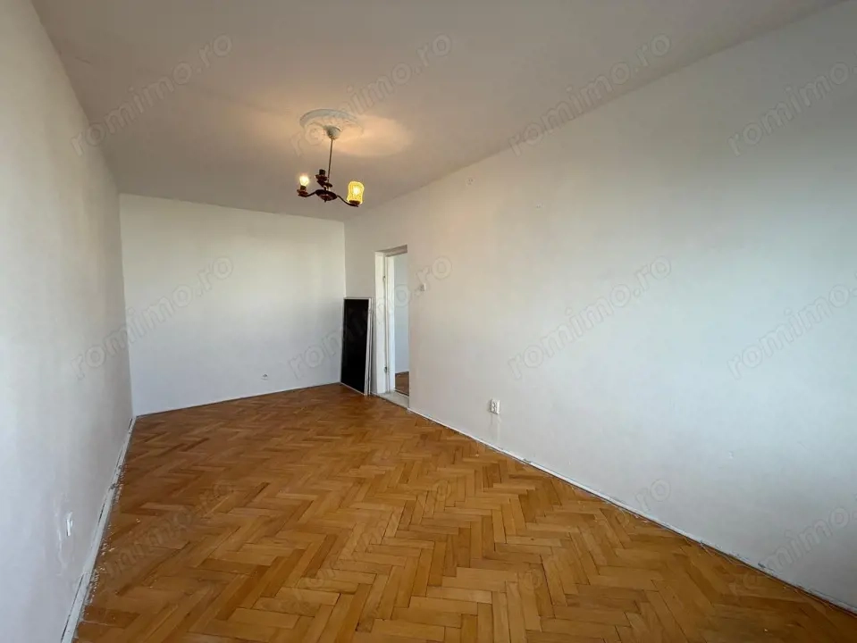 Apartament spatios, 2 camere, etaj 3,  mp 49 mp utili, zona Soarelui