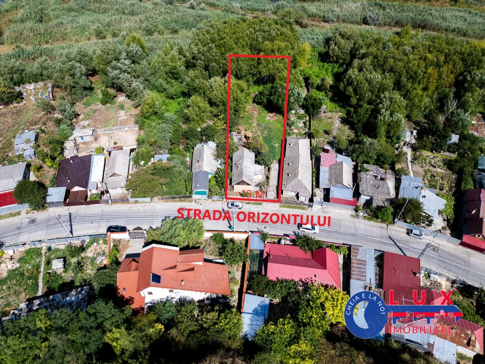 ID 7854 EXCLUSIVITATE   Teren cu casă și ieșire la canal