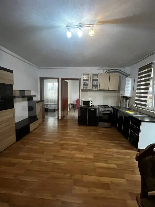 Apartament cu 3 camere, 65 mp, loc de prcare, zona Subcetate