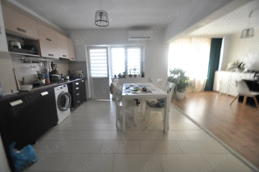 Vand apartament cu 3 camere in centrul orasului Ramnicu Valcea etaj 4