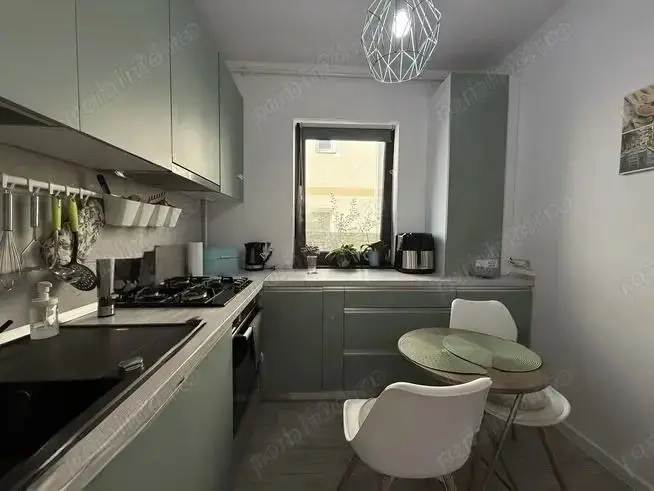 Mobilat si utilat. Gradina proprie. Langa ESO. Decomandat