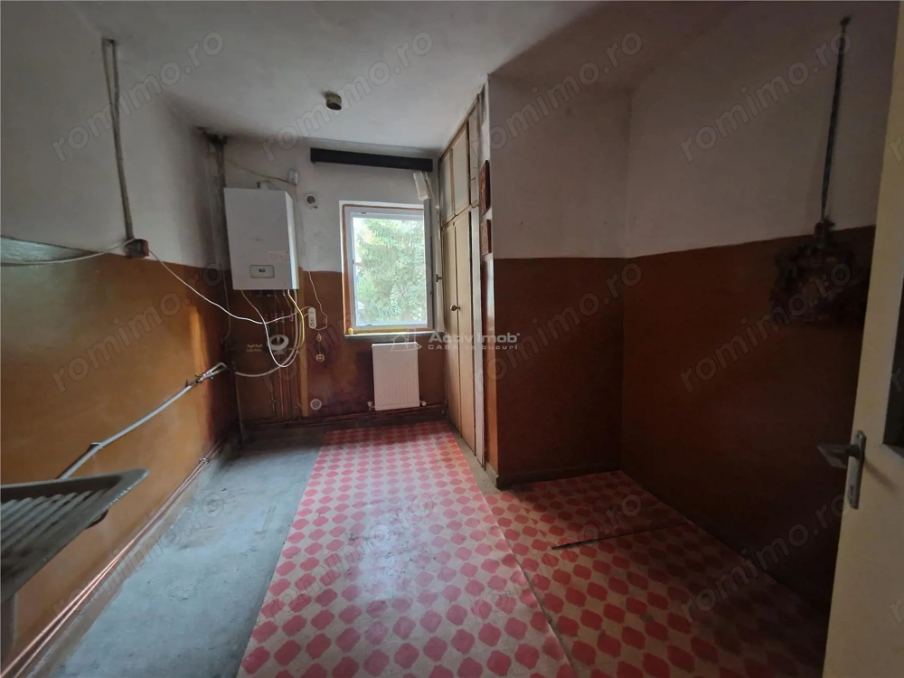Apartament 4 camere decomandat, etaj 2, CT - Rovine