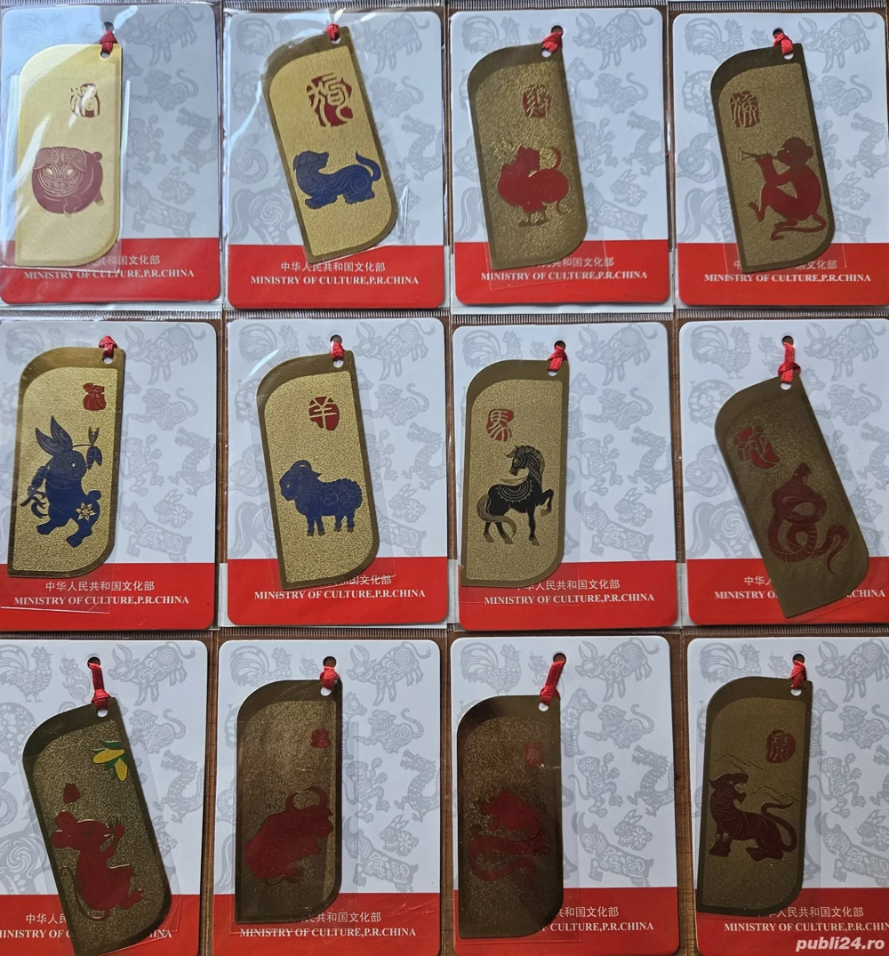 12 plachete aurite, cu zodiile chinezești.