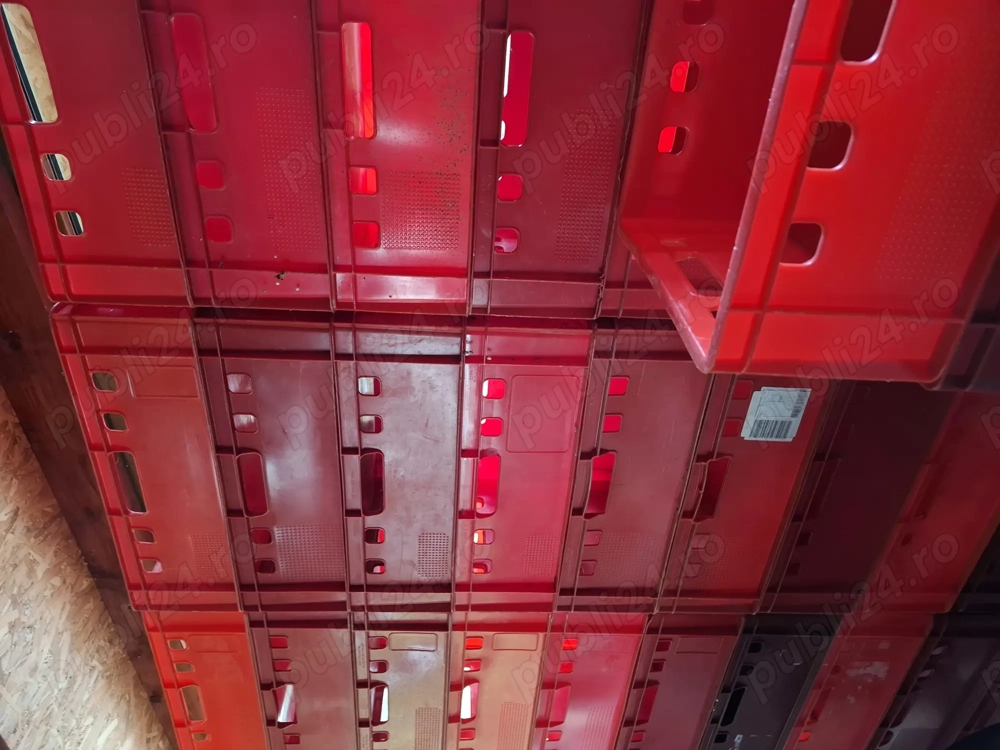 Lada plastic Naveta tip E2 pentru carne.