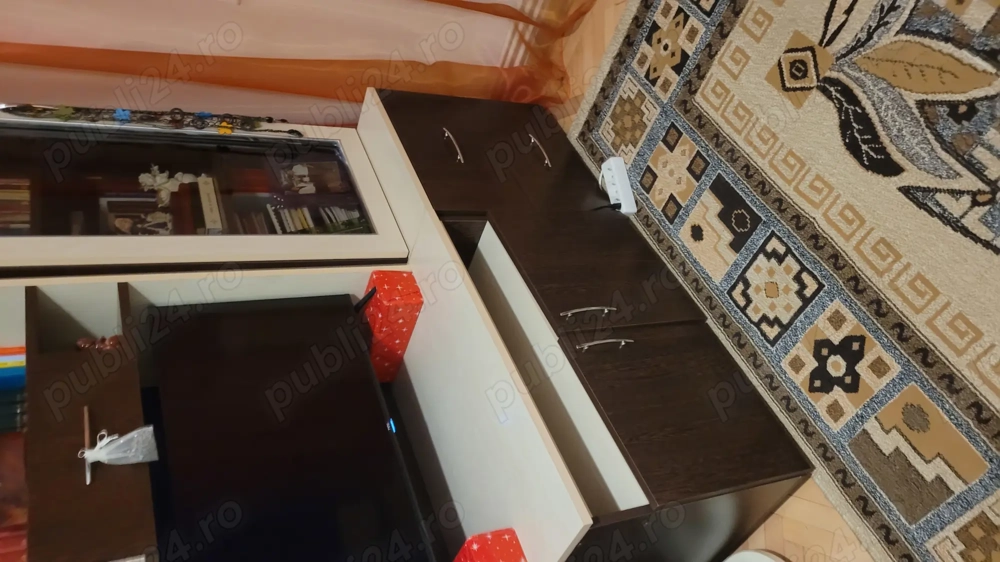 Vând mobila pentru cameră de zi sau pentru sufragerie.