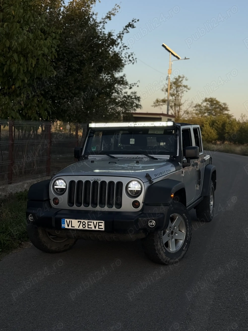 Vând jeep wrengler Rubicon