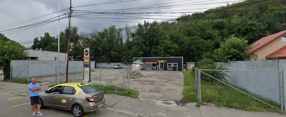 Închiriere teren 1100 mp cu cladire si 2 garaje, Slatina (zona Oficiului de Cadastru)
