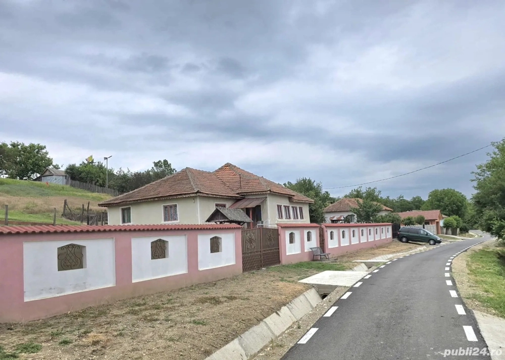 vand casă bătrânească Sat Breznicioara Comuna Stângaceaua județul Mehedinți 