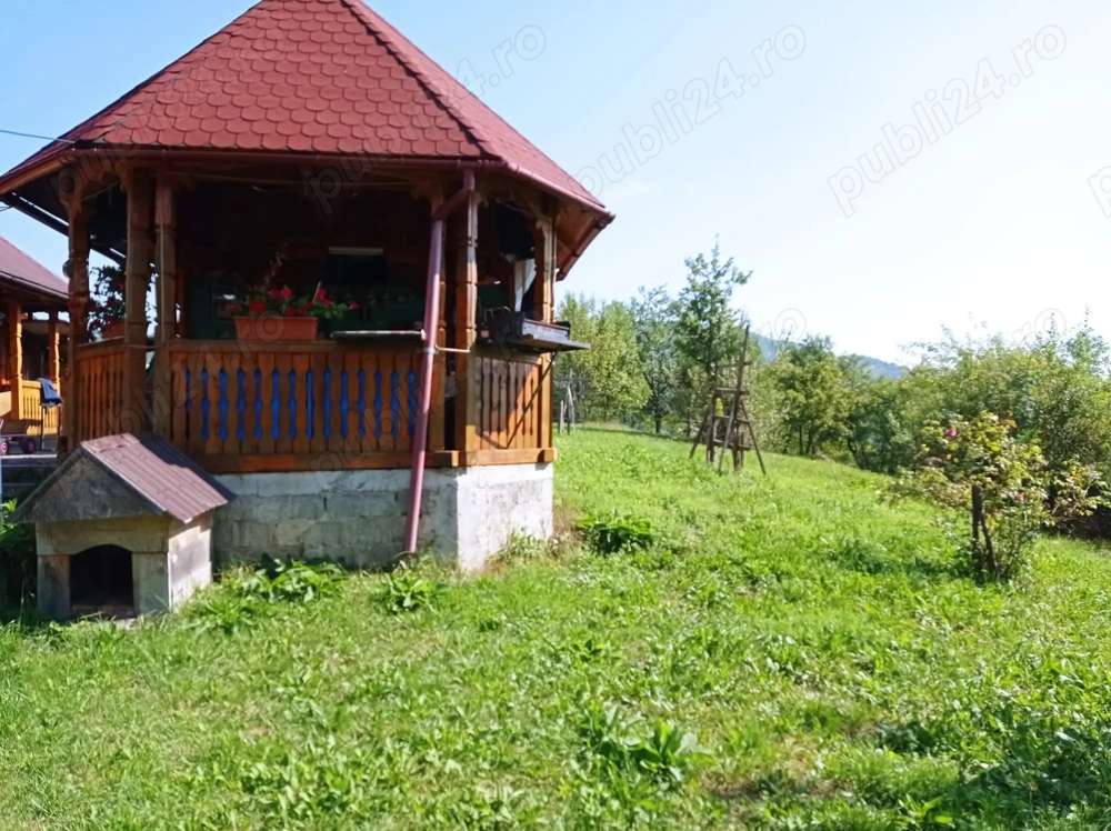 Casa traditionala + teren  intravilan 1757 mp