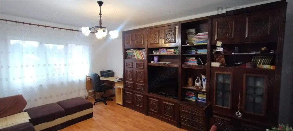 Apartament 3 camere etaj 1 decomandat Viitorului Apartament 3 camere etaj 1 decomandat Viitorului