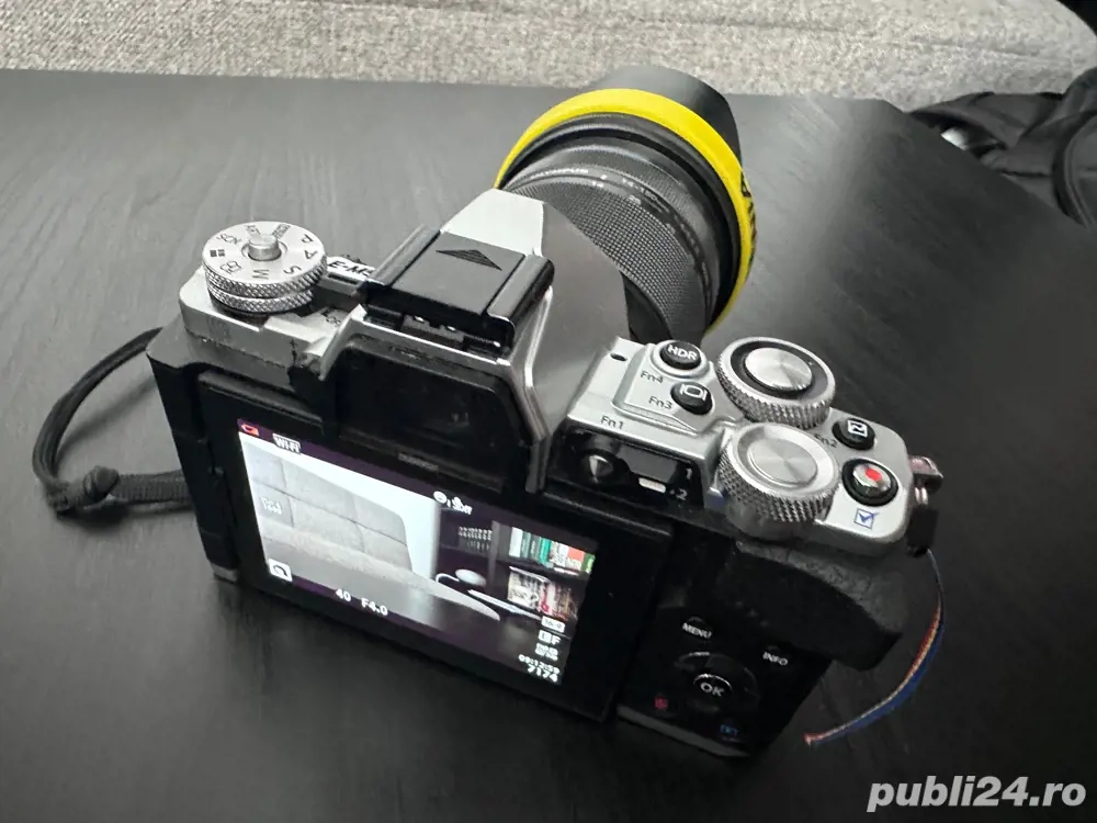 Vând kit Olympus OM-D E-M5 II