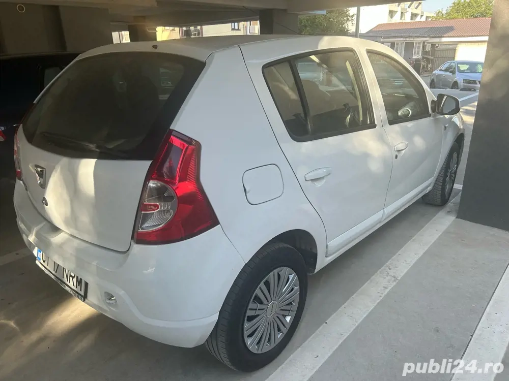 Inchiriez Dacia Sandero