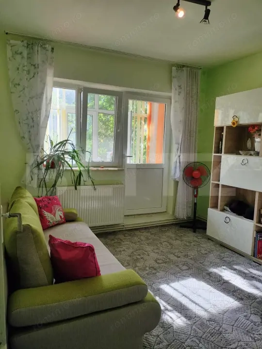 Apartament 3 camere, 55 mp, plus garaj zona Minerului