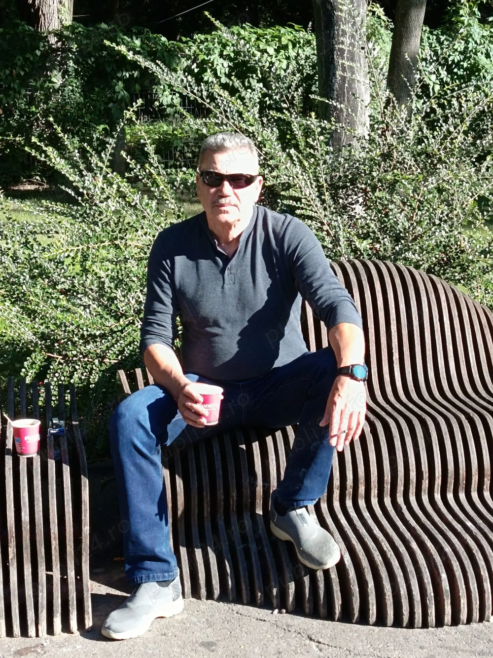 Caut loc de munca ca șofer,Cat. B+E . Cazier auto curat.  Sau colaborare cu firmă transport colete..