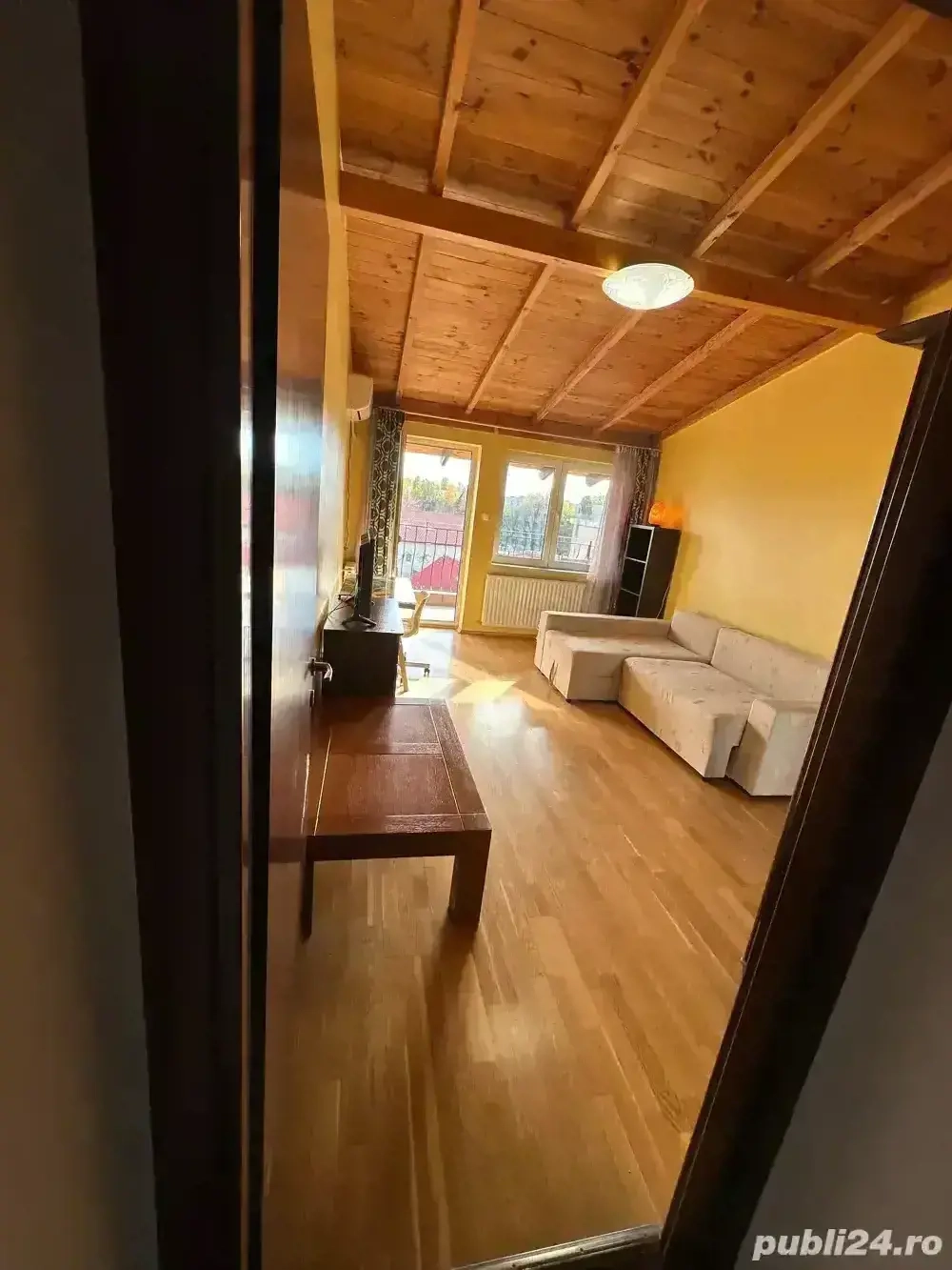 Proprietar închiriez garsonieră în vilă situată la 10 minute de metrou(C.Brâncoveanu) Proprietar închiriez garsonieră în vilă situată la 10 minute de metrou(C.Brâncoveanu)