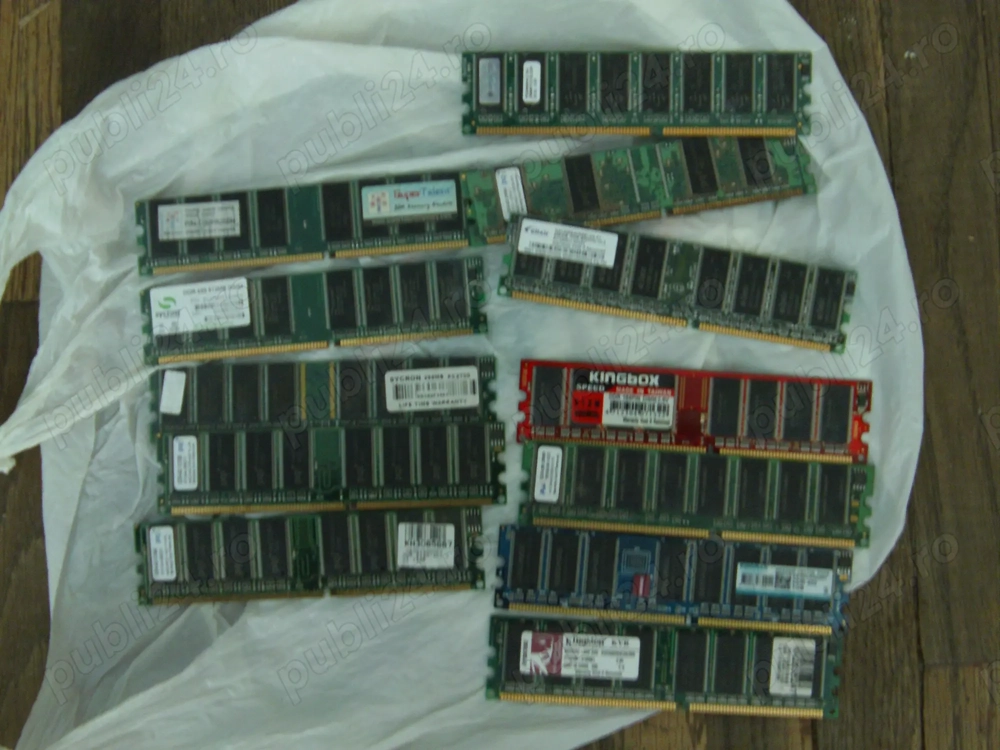 memorie RAM pe slot DIMM de tip DDR1 diferite capacitati 128MB 256MB 512MB 1GB