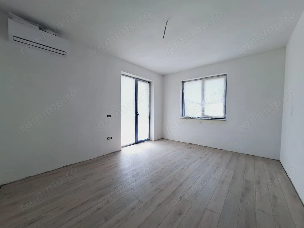 2 camere.Gradina proprie de 47 mp.Decomandat.