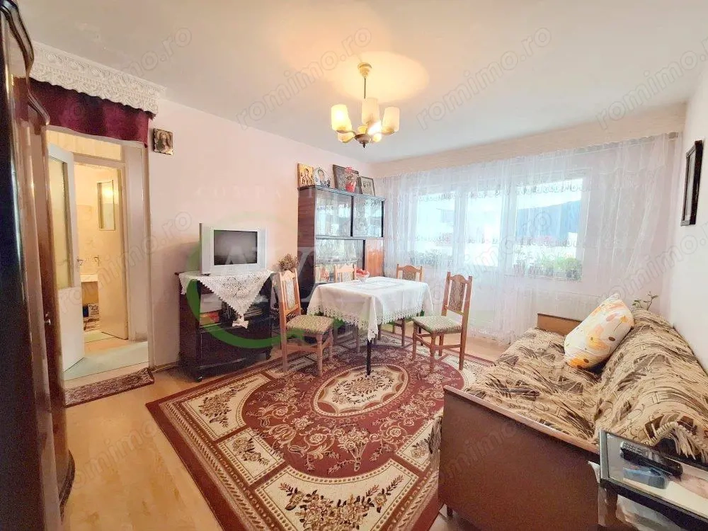 Apartament 2 camere semidecomandat zona Milcov