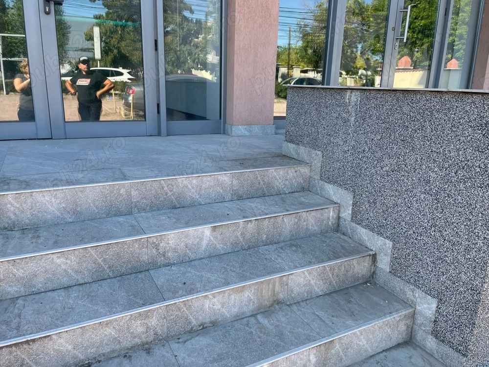 Vand spatiu comercial in  Popesti-Leordeni