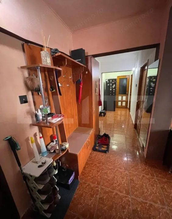 | Apartament cu  camere | 62 mp, zona TRIAJ |