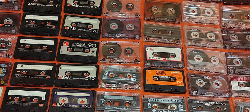 50 bucati casete audio second  - 25 cu carcasa 25 fara carcasa 