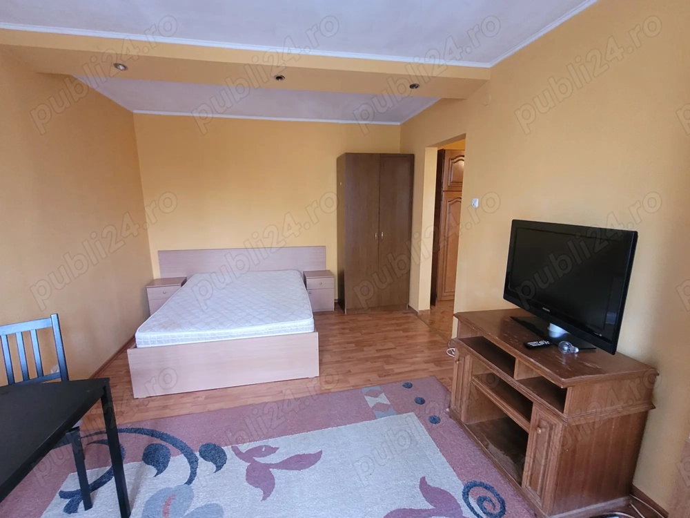 Închiriez garsoniera 