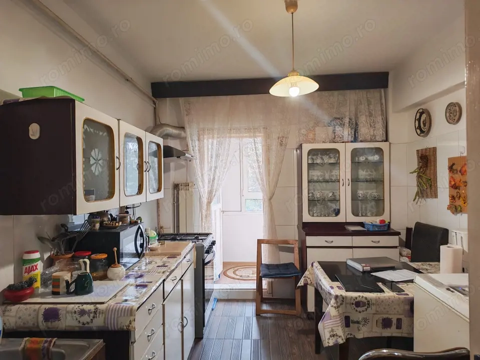 Apartament 3 camere str Emil Racovita