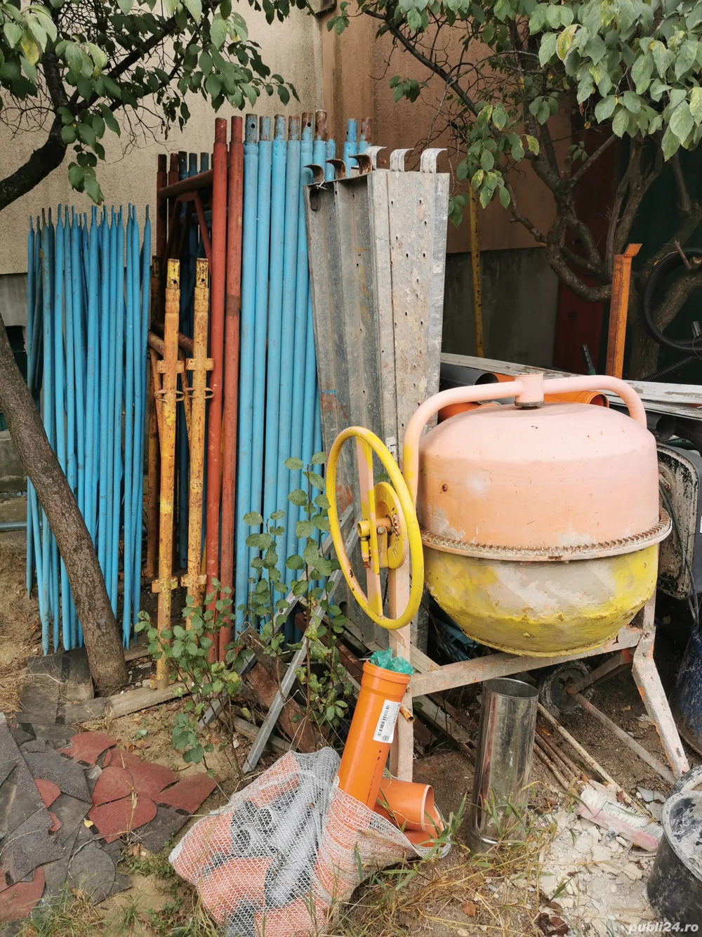 Vand schela metalica și scule constructii 