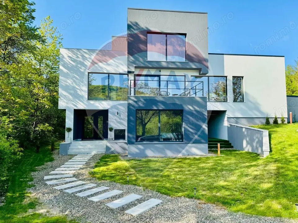 Casă Moderna De  Vanzare