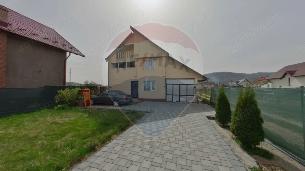 Casă / Vilă cu 5 camere de vânzare în zona Sud Casă / Vilă cu 5 camere de vânzare în zona Sud