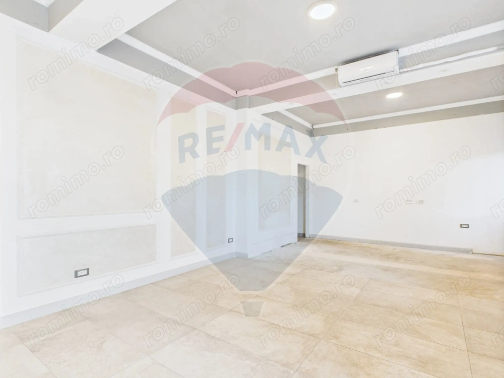 Spațiu comercial 45 mp – Intersecție, Vad excelent – Damaroaia