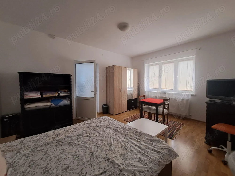 Inchiriem  garsoniera la casa 