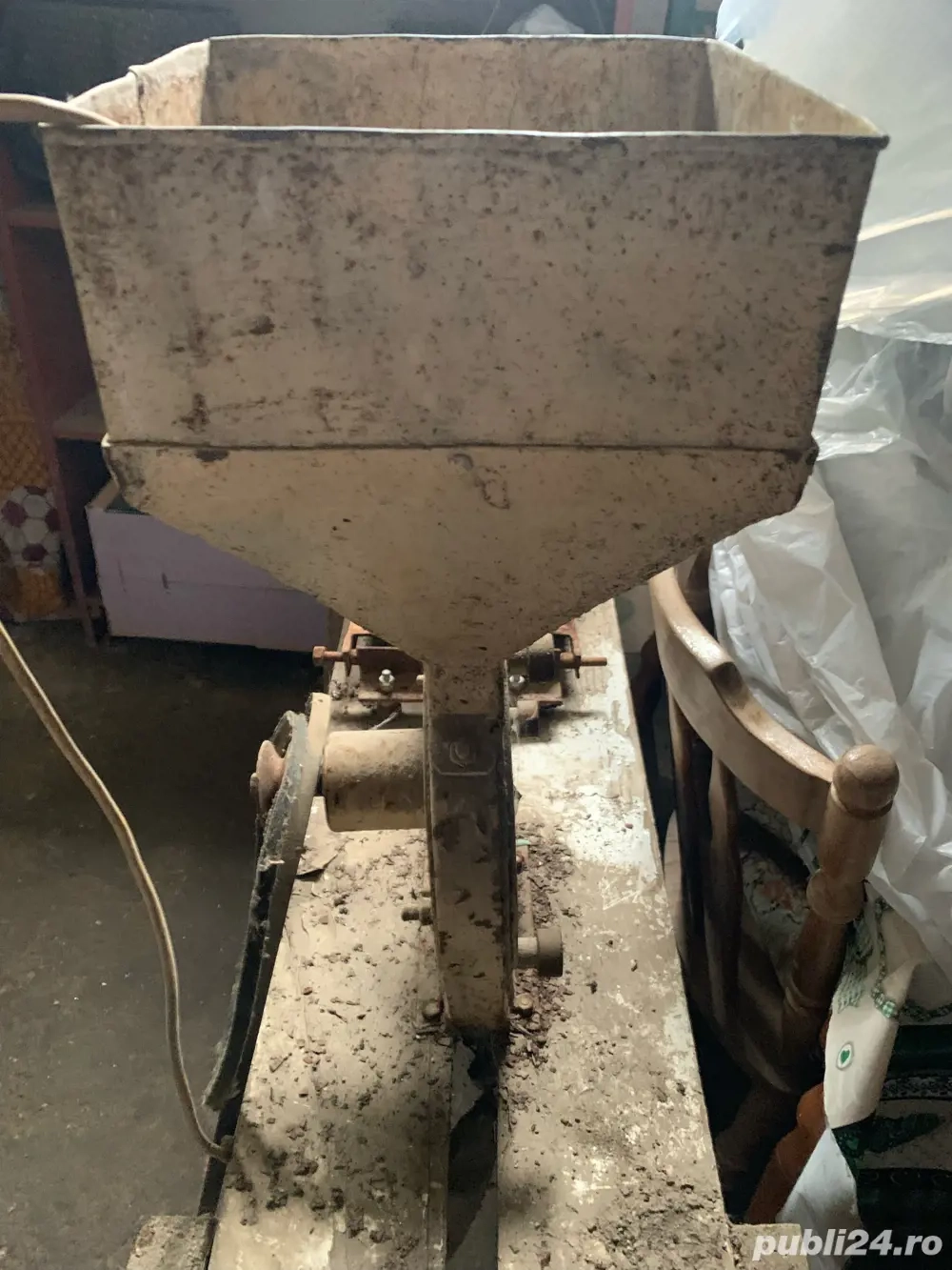 de vanzare moara de macinat porumb cu motor electric de 220 v