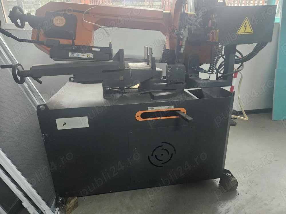 Fierastrau cu banda pentru metale