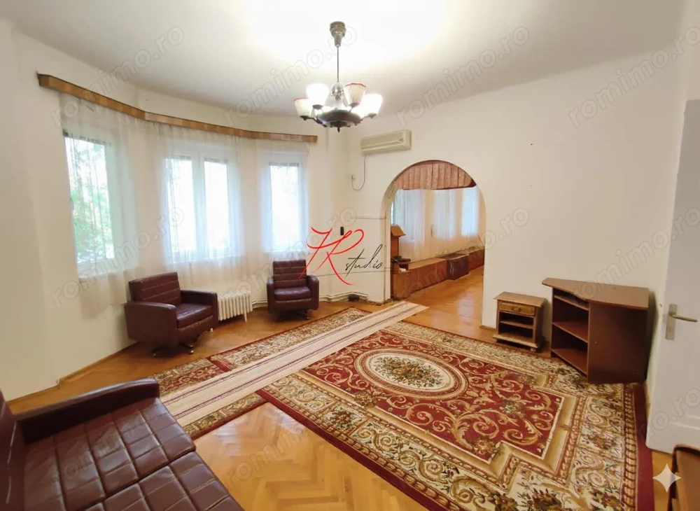 Vanzare apartament 3 camere in bloc mic, Polona