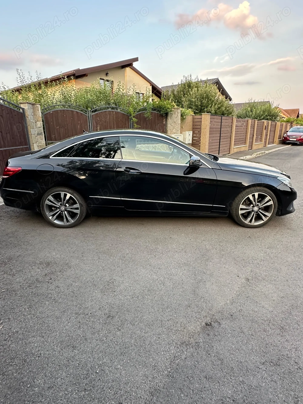 Mercedes E350 negociabil. 