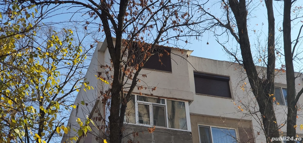 Apartament 3 camere, renovat complet   60.000   negociabil, bloc liniștit