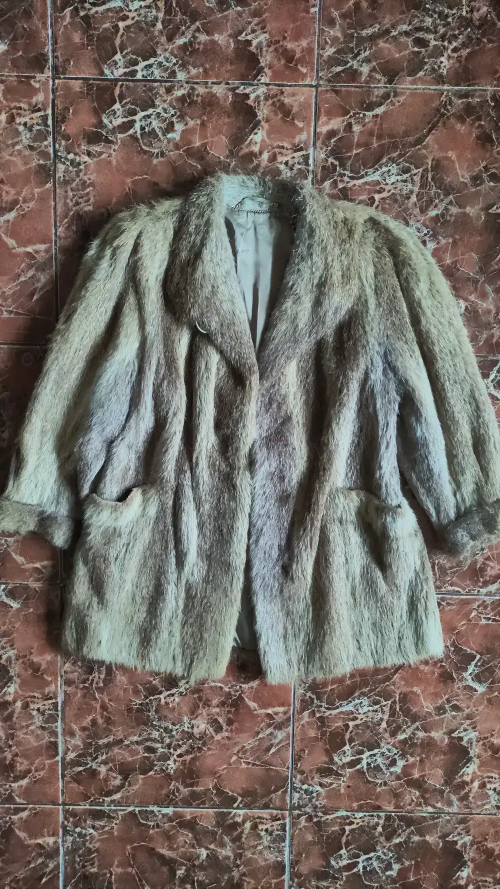 Vand haina de blana naturala, marimea 46-48.