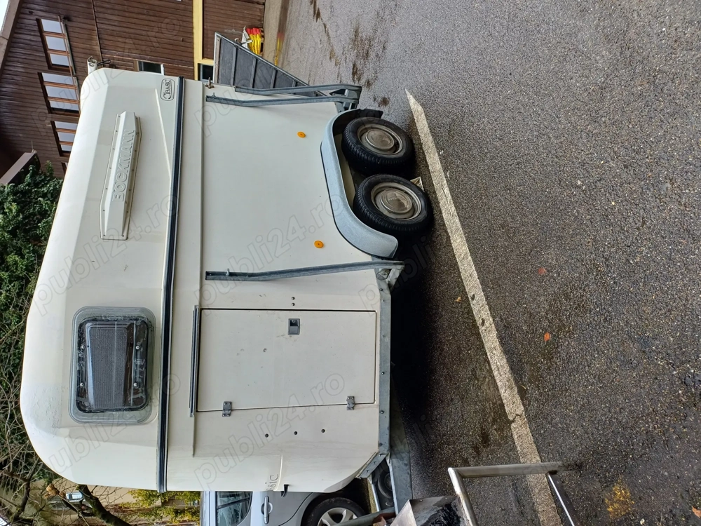 Vând remorci pentru cai 